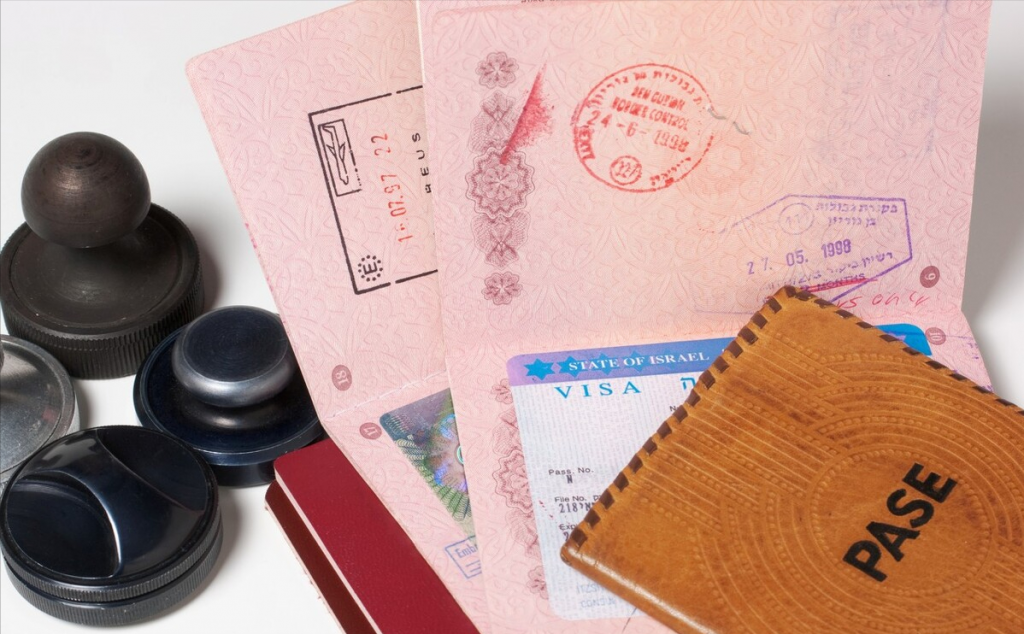 美国签证通过后，可以请人代领护照吗？