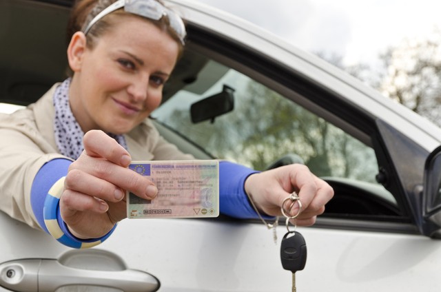 访问学者持德国签证能在德国驾驶机动车吗?